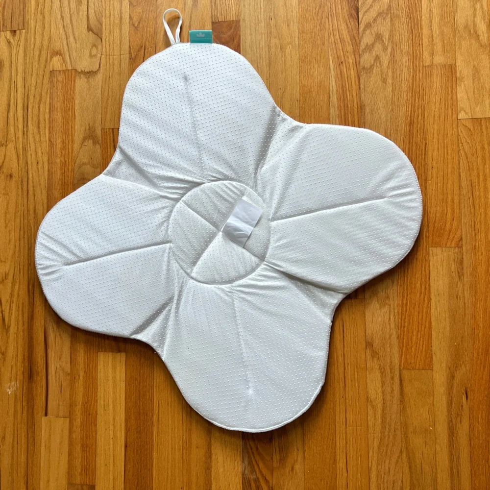 Bloomingbath foam for infant bath Baby bath flower foam gray yellow 29”